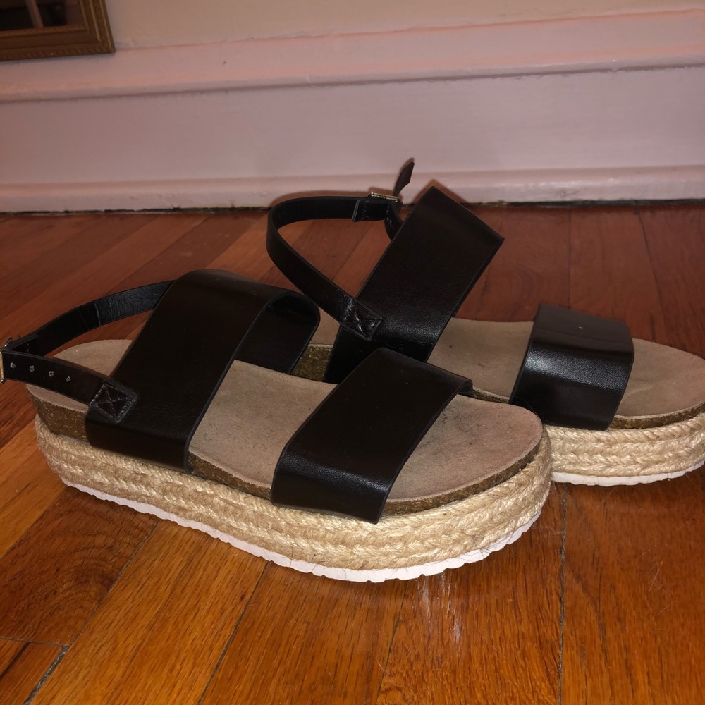 NWOT black summer sandals